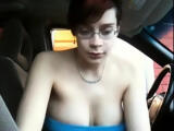 Woman showing her tits in a drive through